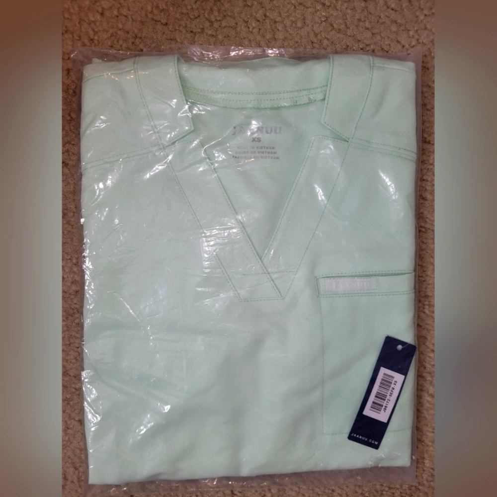 Jaanuu green jade top